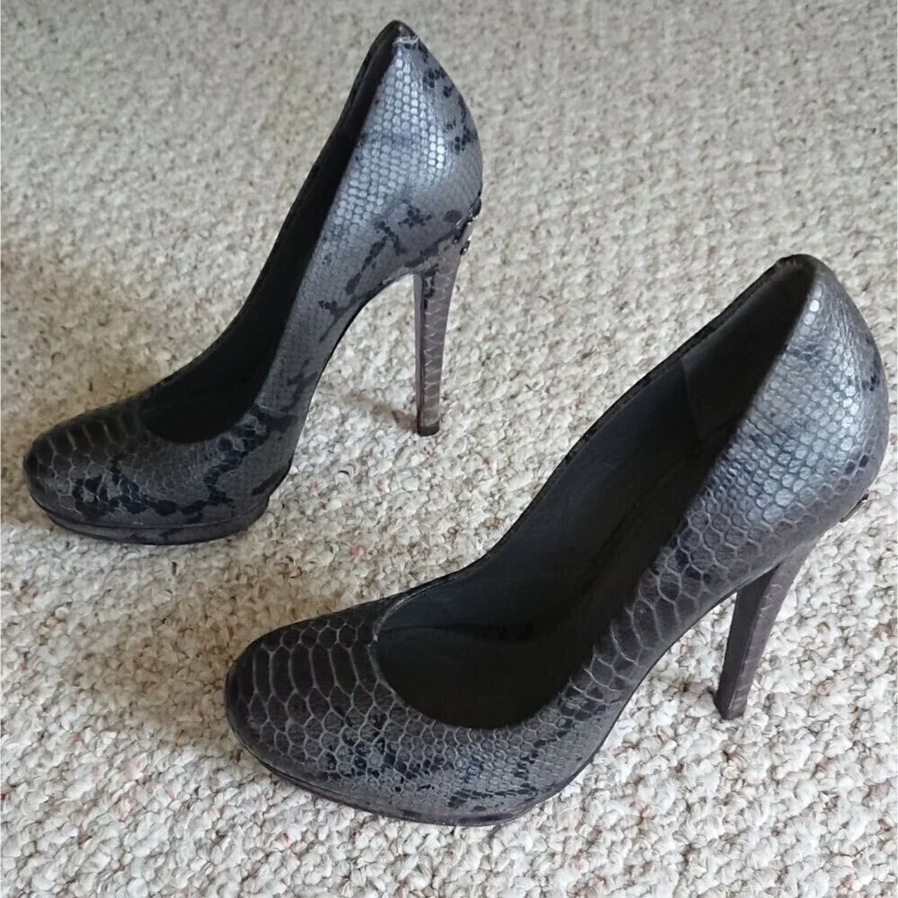 TORY BURCH Jude Pumps Snake print with silver Logo size 8M